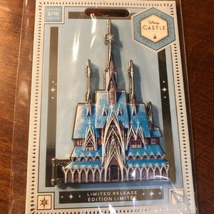 Disney Limited Edition Arendelle Castle Coll. Pin